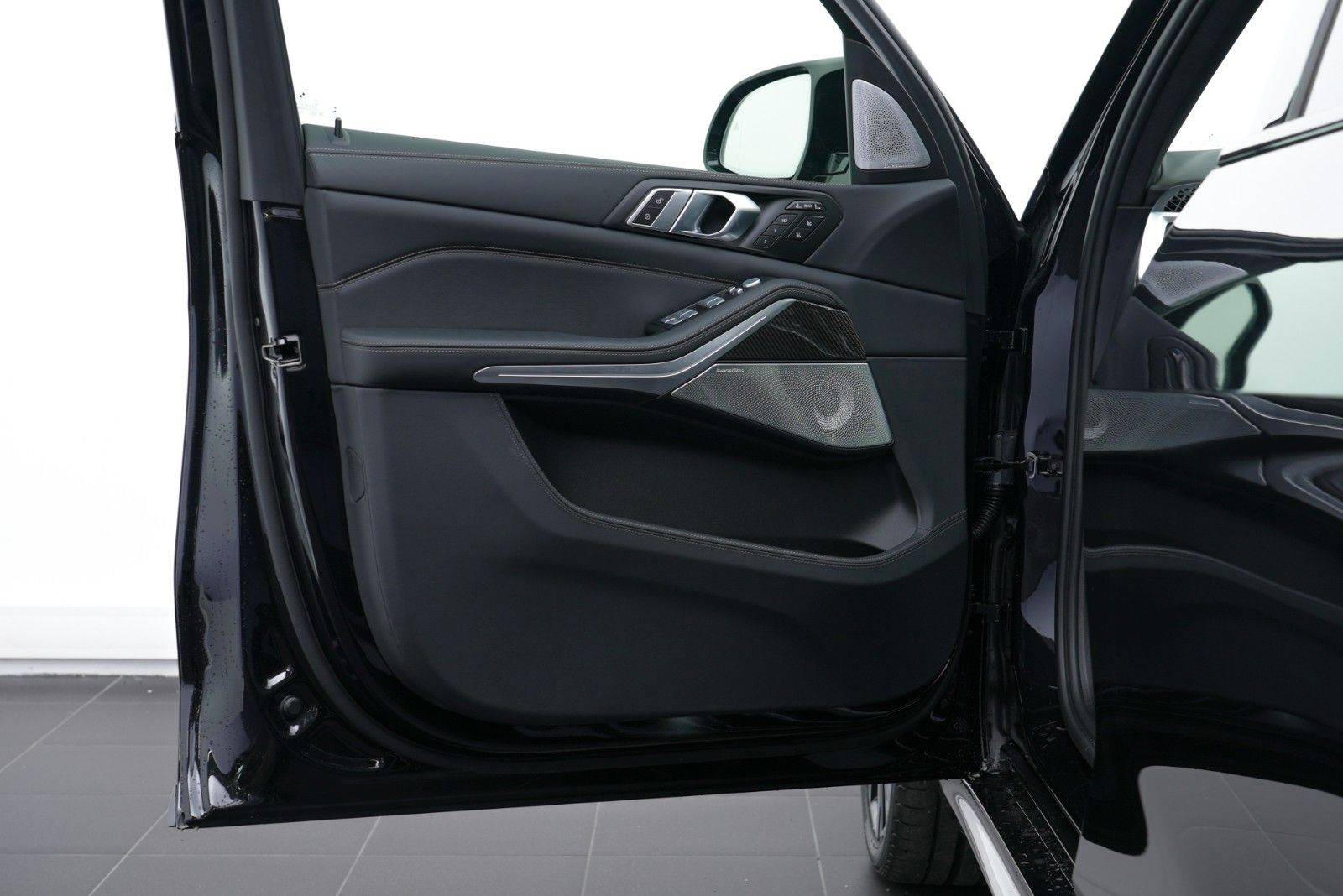 Fahrzeugabbildung BMW X7 M60i EXCLUSIVE/B&W/MSPORT/FULL/CARBON/MY23