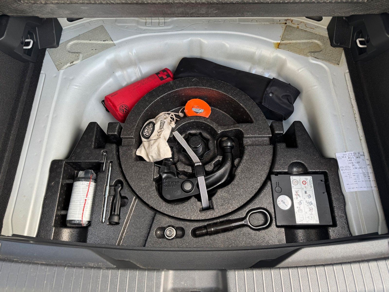 Fahrzeugabbildung Volkswagen T-Roc Style+RLine+AHK+ACC+LED+MirrowLink