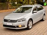 Volkswagen Passat Variant Highline BlueMotion. Leder. Navi - Volkswagen Passat Variant aus 2011: Highline