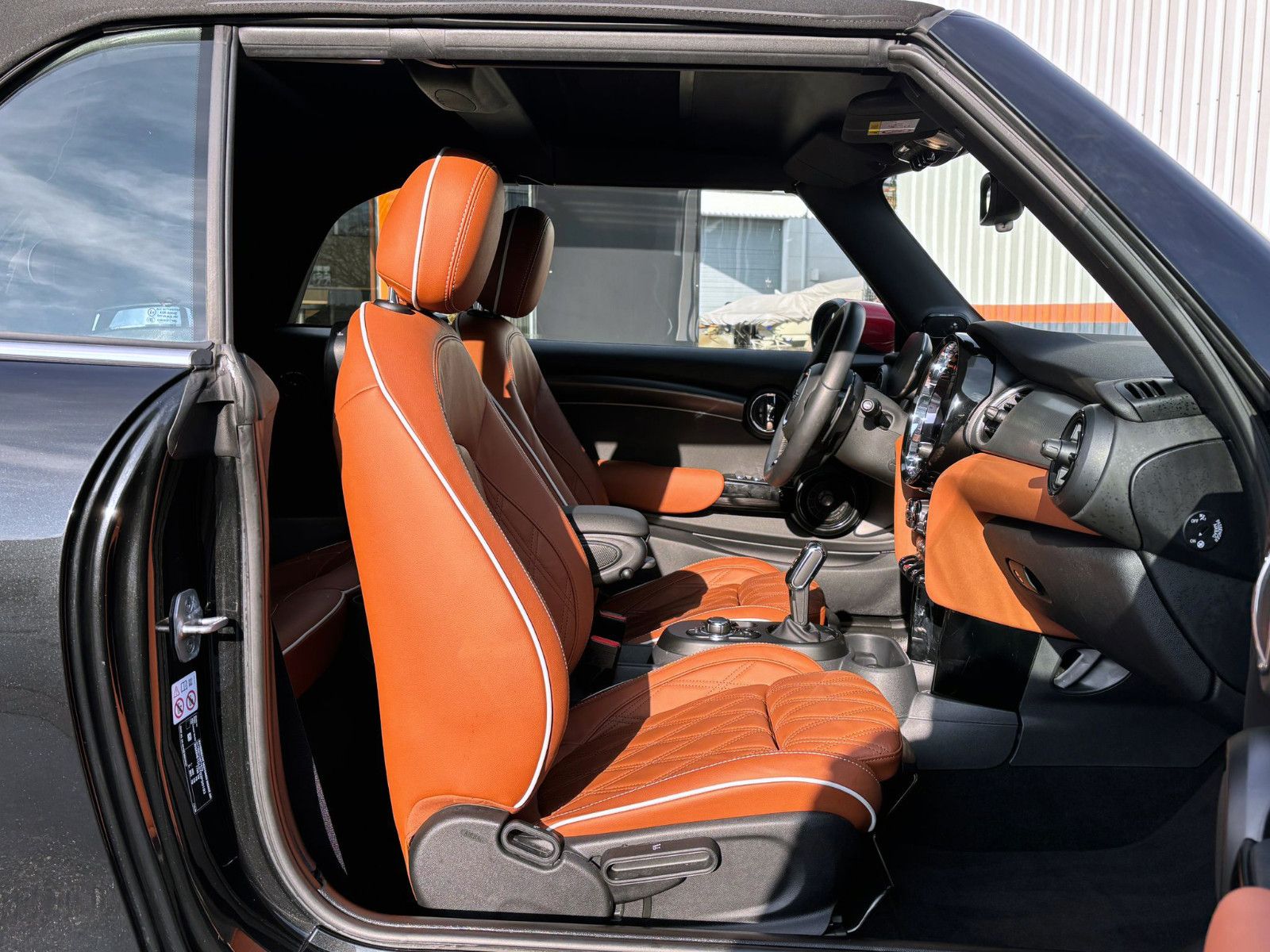 Fahrzeugabbildung MINI John Cooper Works Cabrio ACC LED KAM PDC H&K HUD