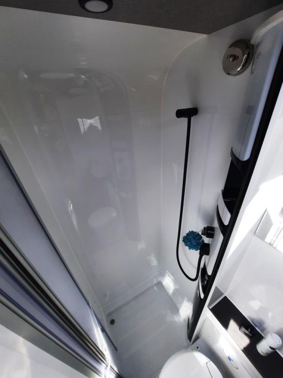 Fahrzeug Übersicht 18 Fahrzeugabbildung Hobby ONTOUR T 700 FH Verfüg./Sparen Sie 22.709,- €