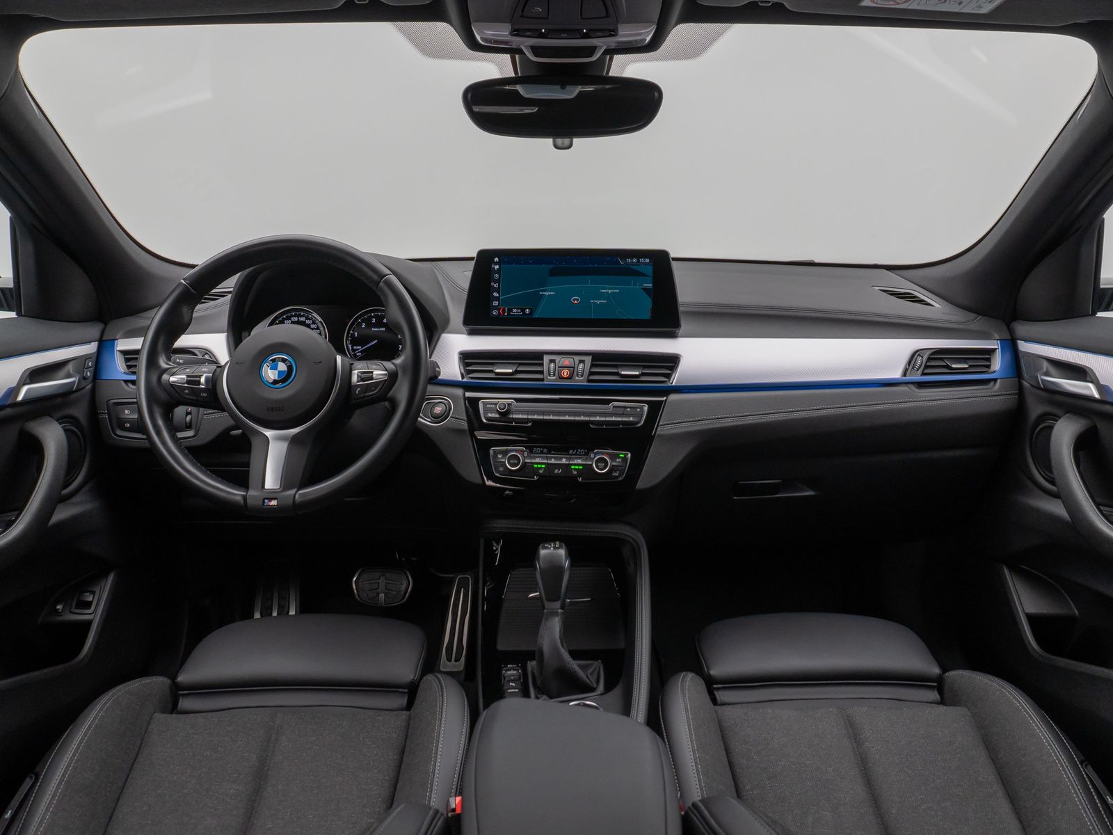 Fahrzeugabbildung BMW X2 xD25e M Sport HUD DAB HiFi LED Alarm 20Zoll