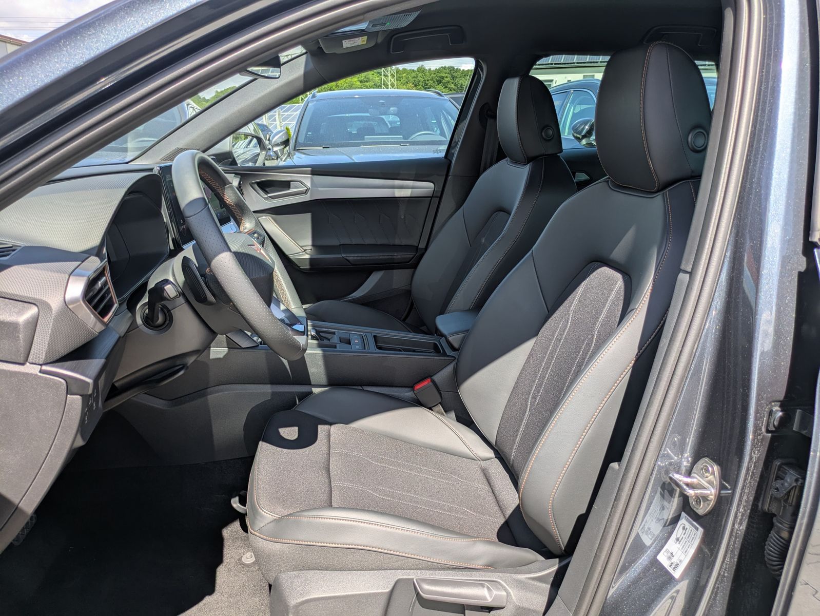 Fahrzeugabbildung CUPRA Leon 1.5 eTSI DSG MATRIX-LED*ACC*APP*KAMERA*18"