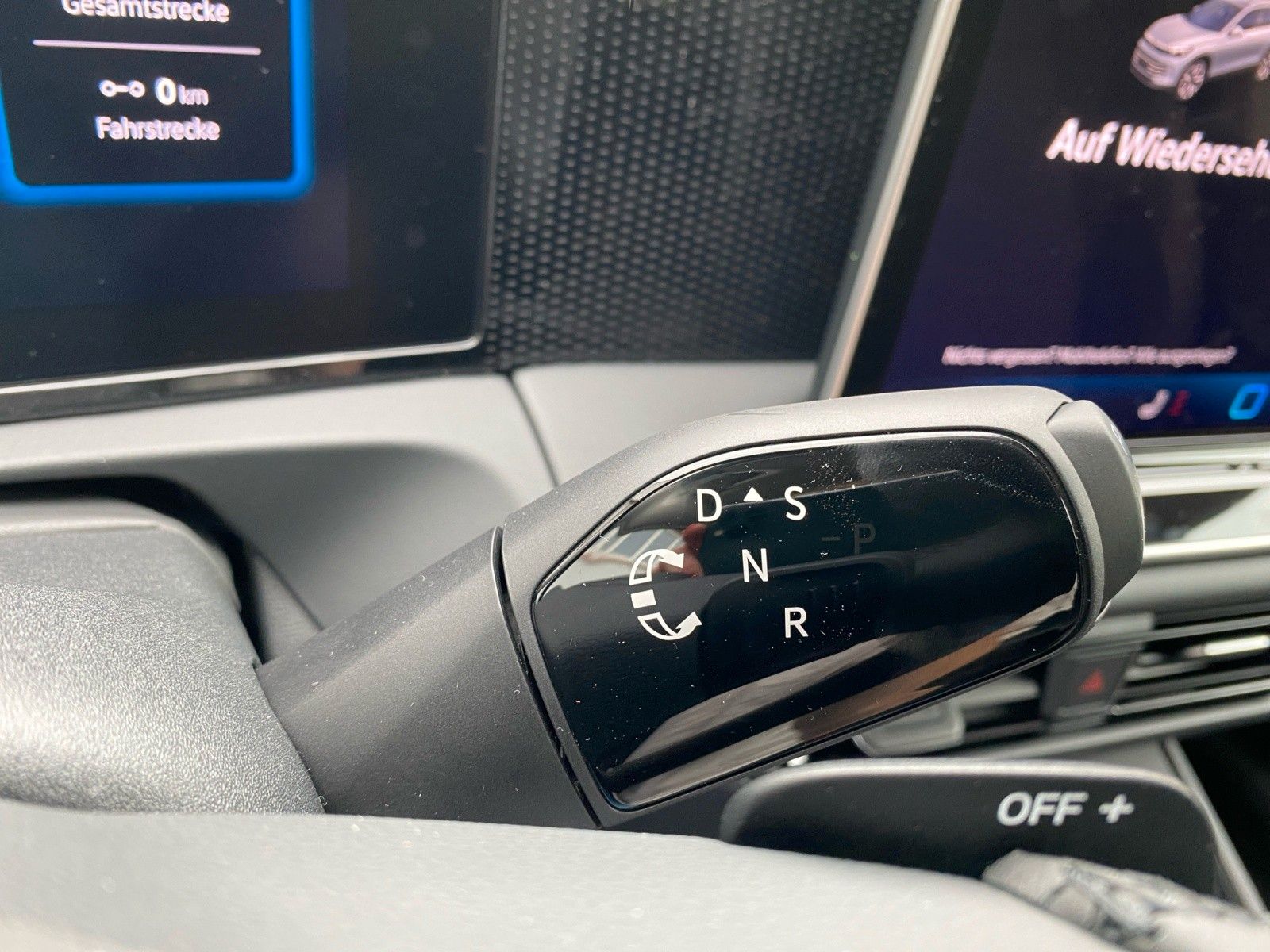 Fahrzeugabbildung Volkswagen Tiguan 1.5 eTSI OPF DSG +ACC+LED+NAVI+PARKASSIST