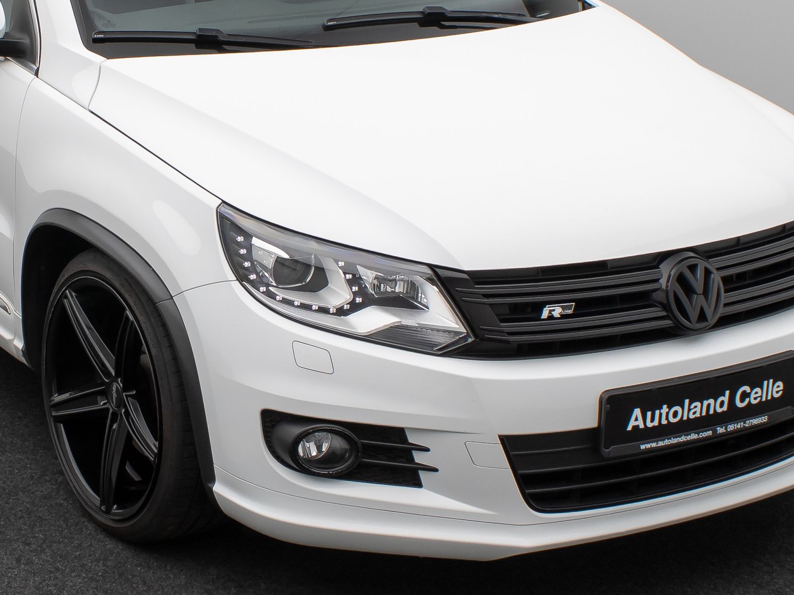 Fahrzeugabbildung Volkswagen Tiguan R-Line Xenon DAB Sitzhzg. AHK 8FACH