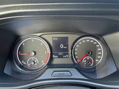 Fahrzeugabbildung Volkswagen T6.1 Kombi 2,0 TDI 2xKlima Tempomat R.Cam 9.Sitz