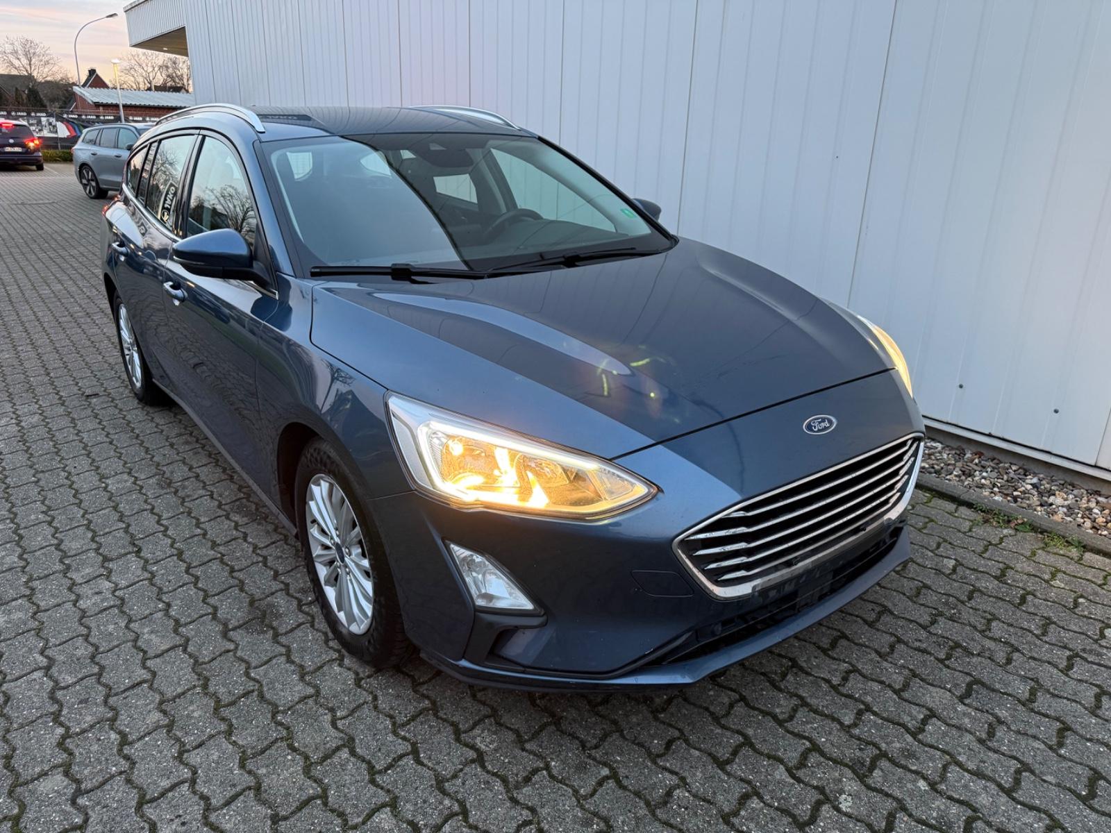 Ford Focus Turnier Titanium*1.0 125PS*NAVI*LED*PDC*