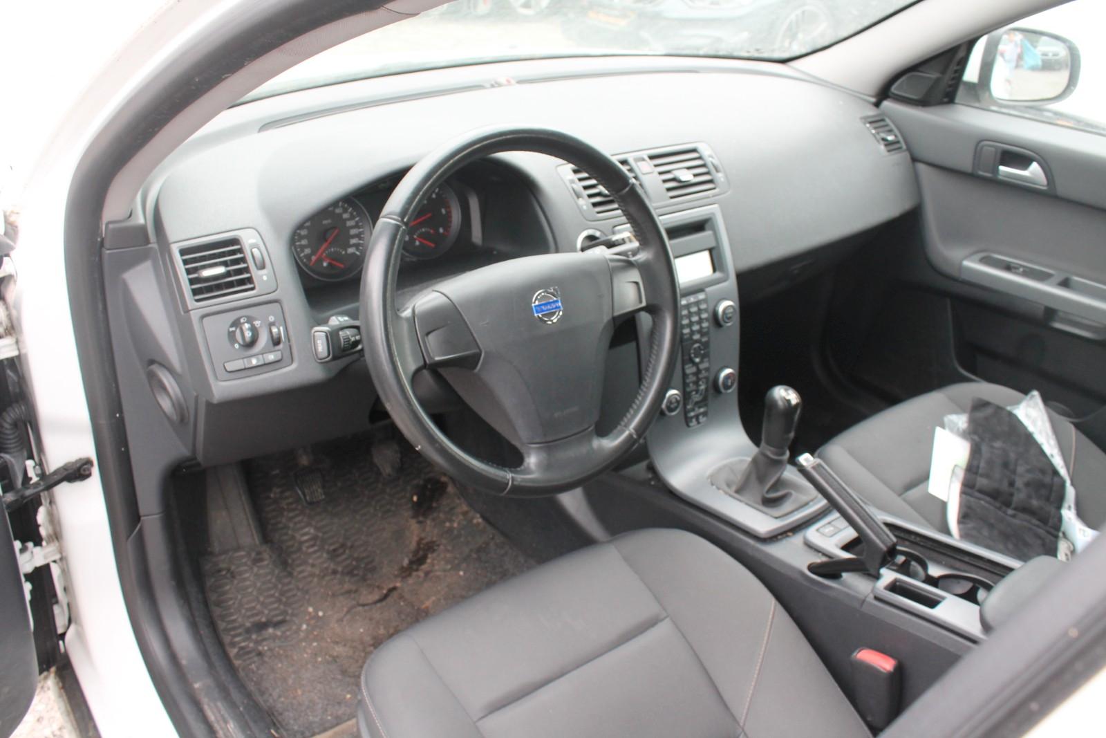 Volvo V50 2012 — photo 10