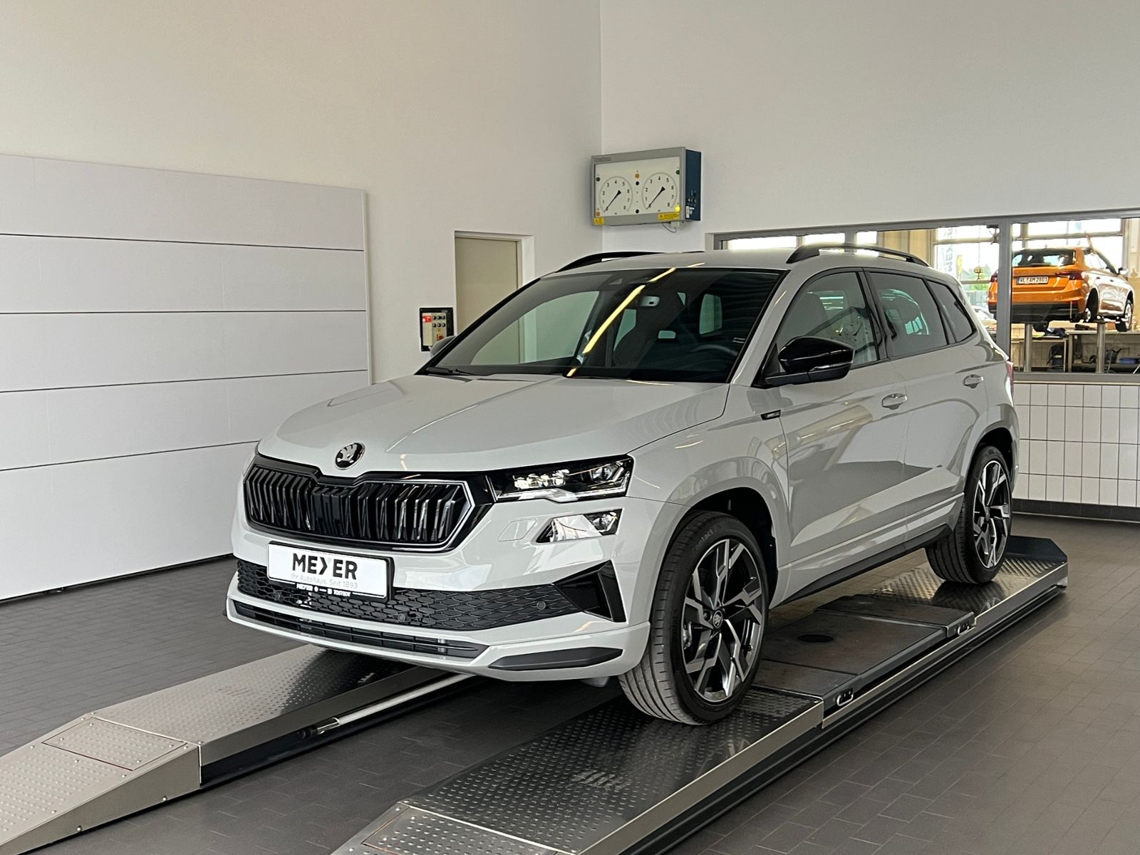 Fahrzeugabbildung SKODA Karoq Sportline 2.0 TSI 4x4 DSG *CANTON, AHK, 19