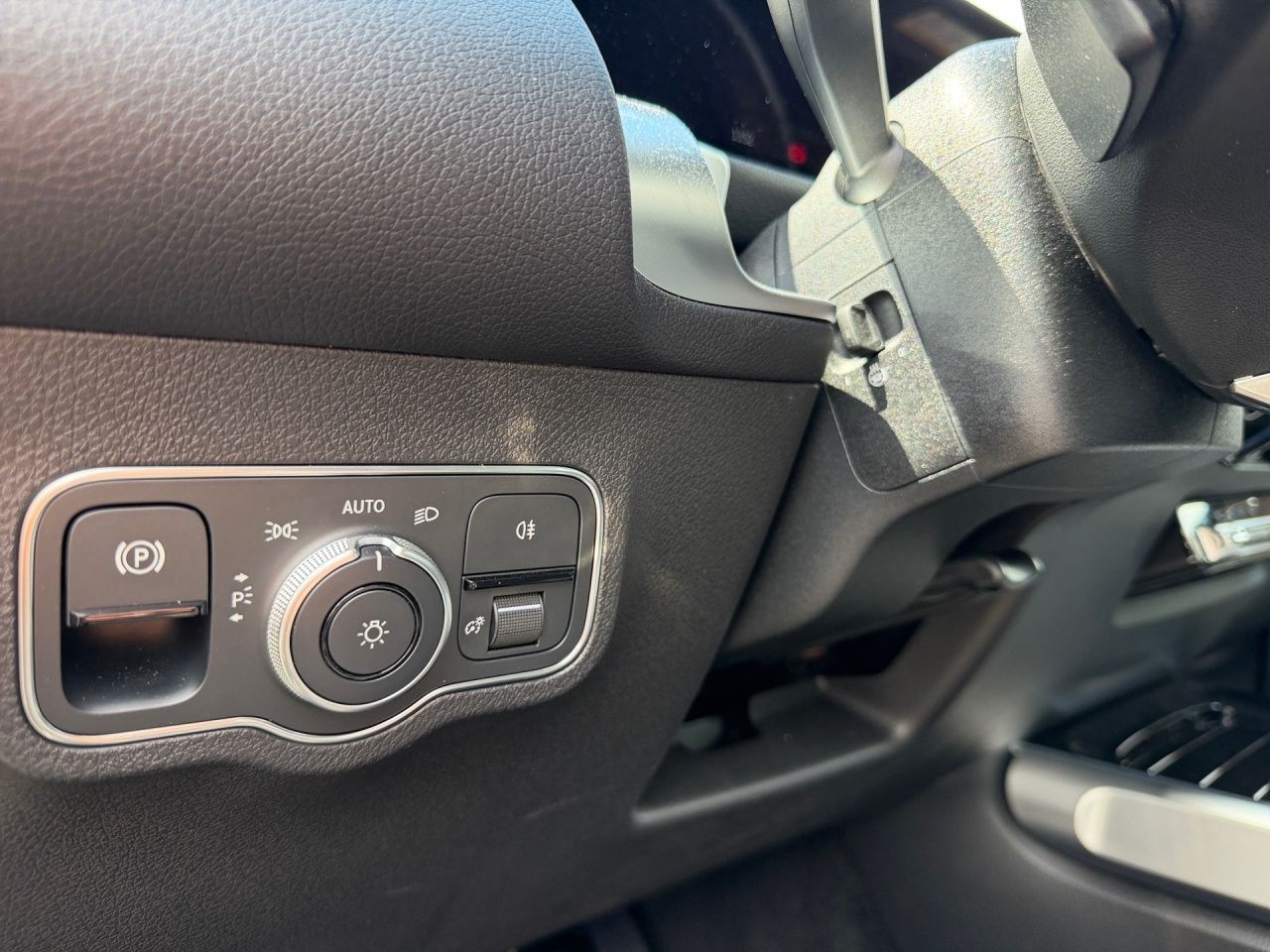 Fahrzeugabbildung Mercedes-Benz EQB 300 4M BONUS+AHK+FAHRASS+LHZ+CARPLAY+ALLRAD+