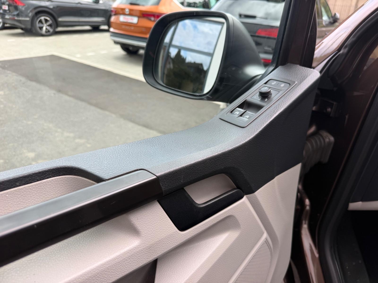 Volkswagen T6 Transporter 2.0 ZDI Kombi lang DSG 8-Sitzer