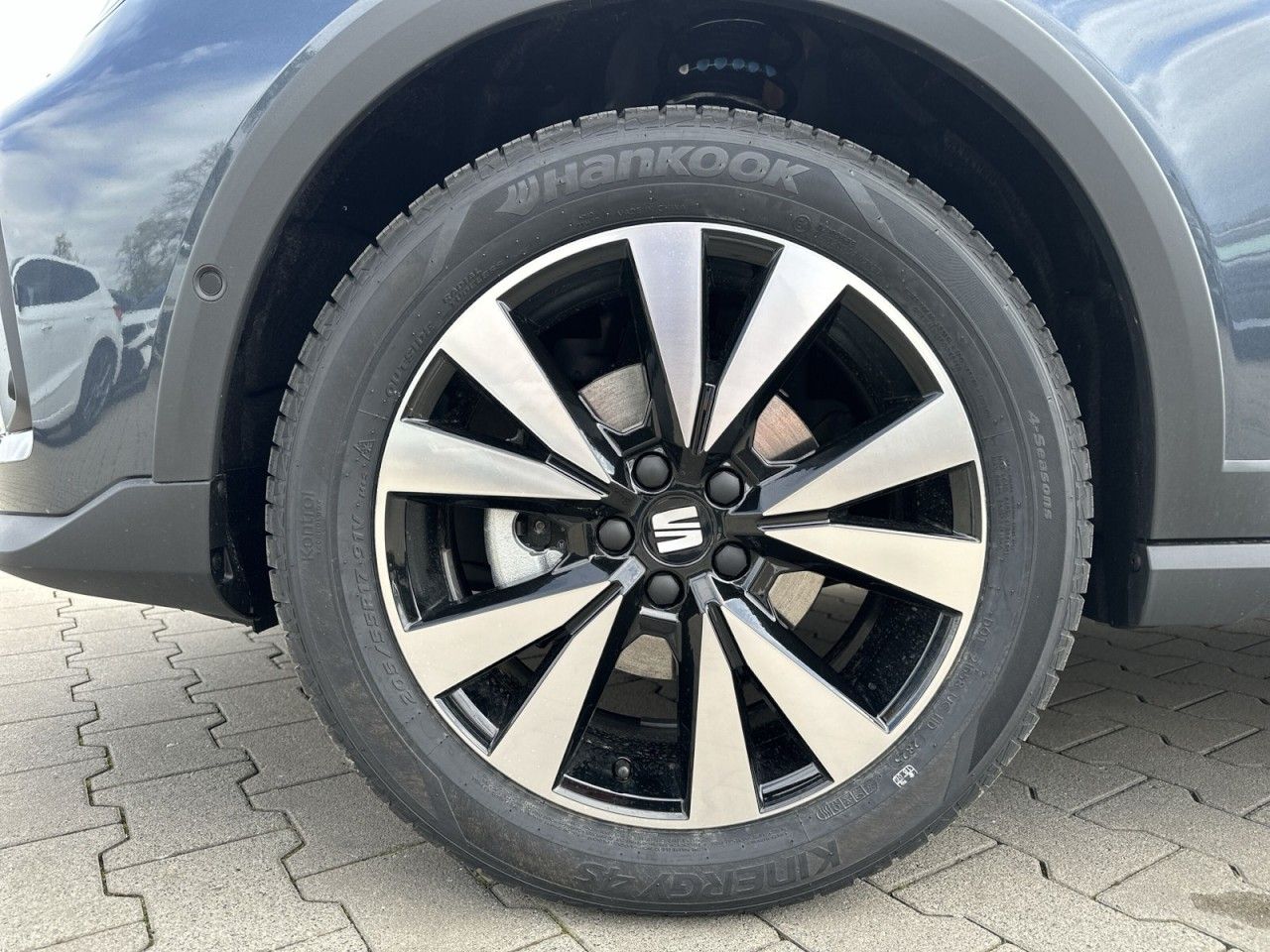 Fahrzeugabbildung SEAT Arona FR 1.0 TSI 116 PS 6-Gang - mit KI generiert/bearbeitet