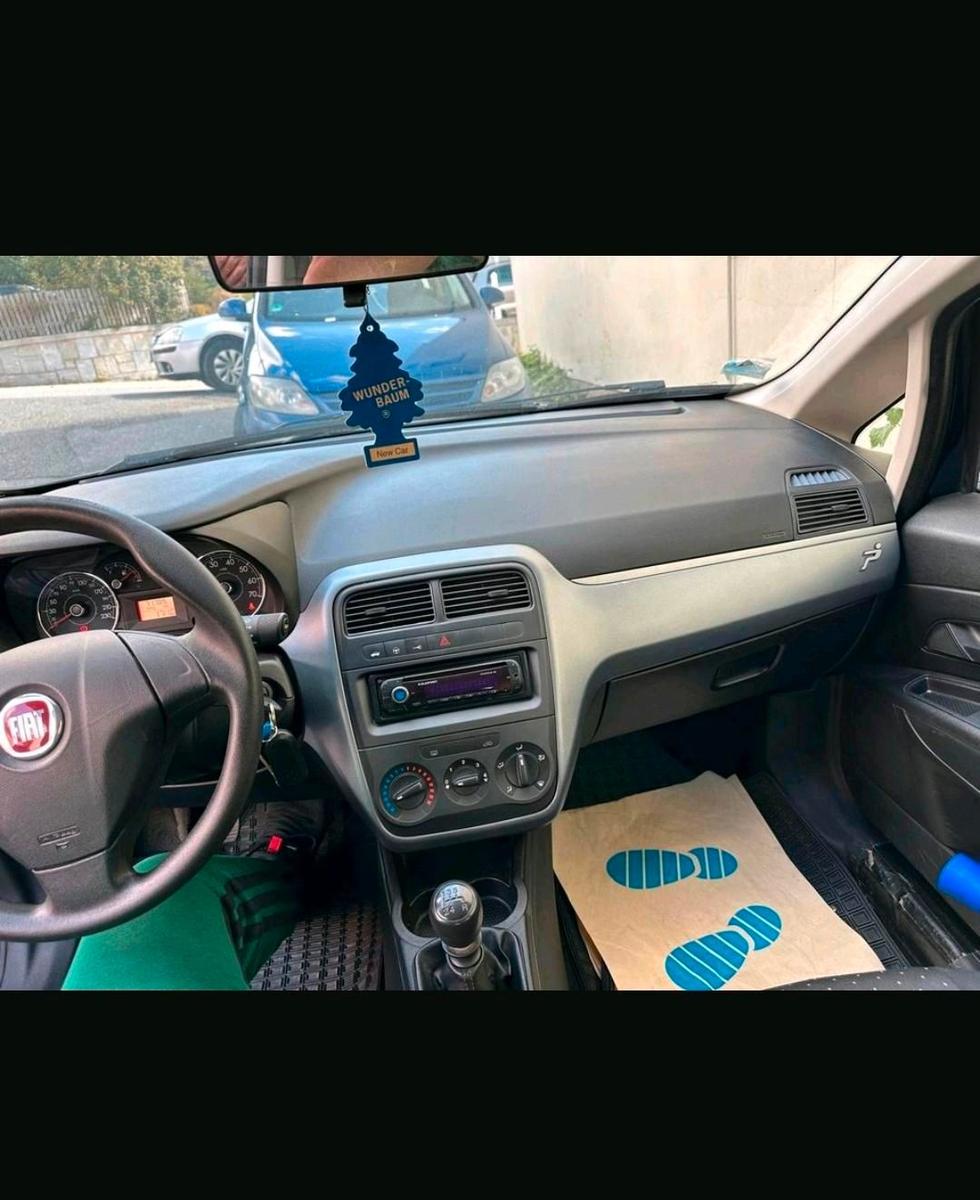 Fiat Punto 2009 — engine 65 HP (48kW)