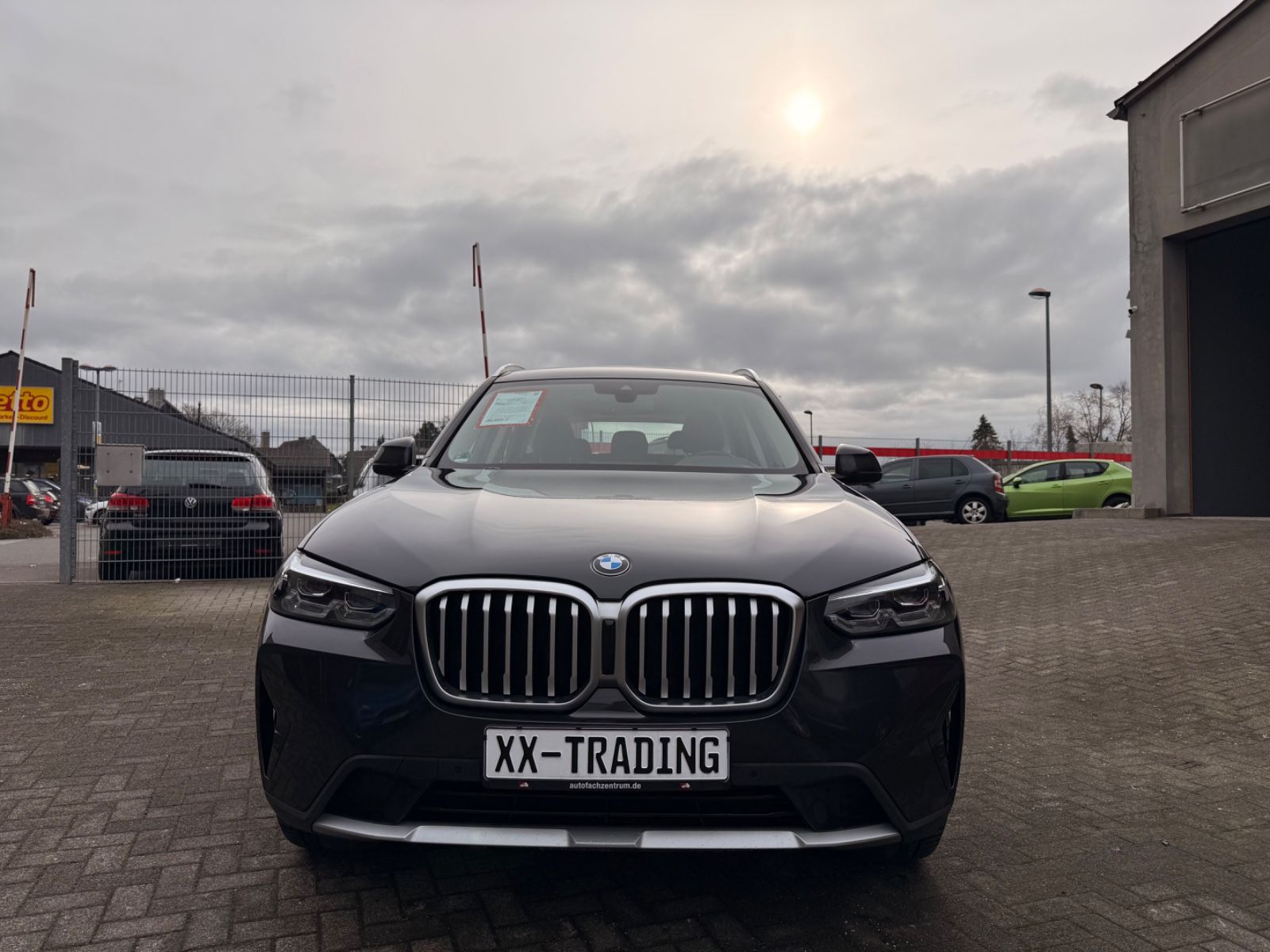 BMW X3 xDrive 20 d LEDER NAVI AUTOMATIK NEUES MODELL foto 2