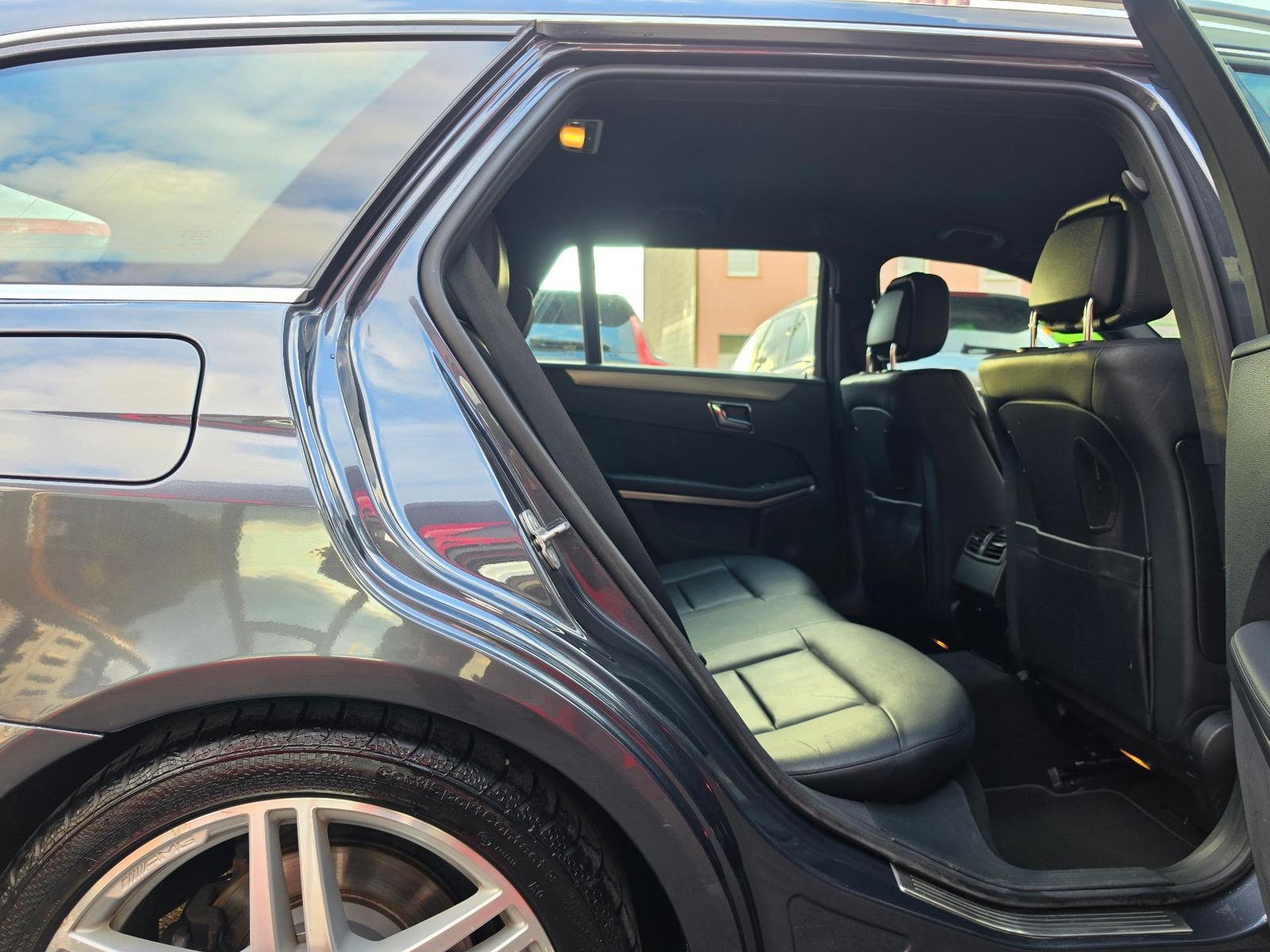 Mercedes-Benz E350 2011 — photo 11