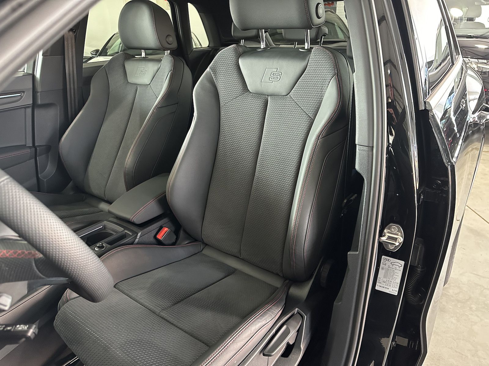 Fahrzeugabbildung Audi Q3 35 TDI quatt S line/Pano/Matrix/´19/RFK/