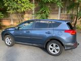 Toyota RAV 4 2,0-l-D-4D 4x2 - - Toyota RAV 4 mit Panoramadach