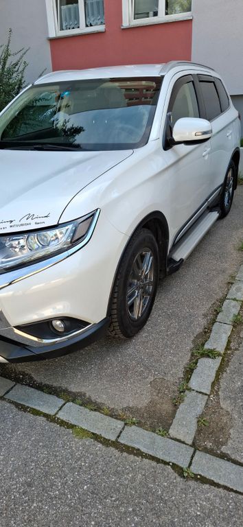 Image of Mitsubishi Outlander