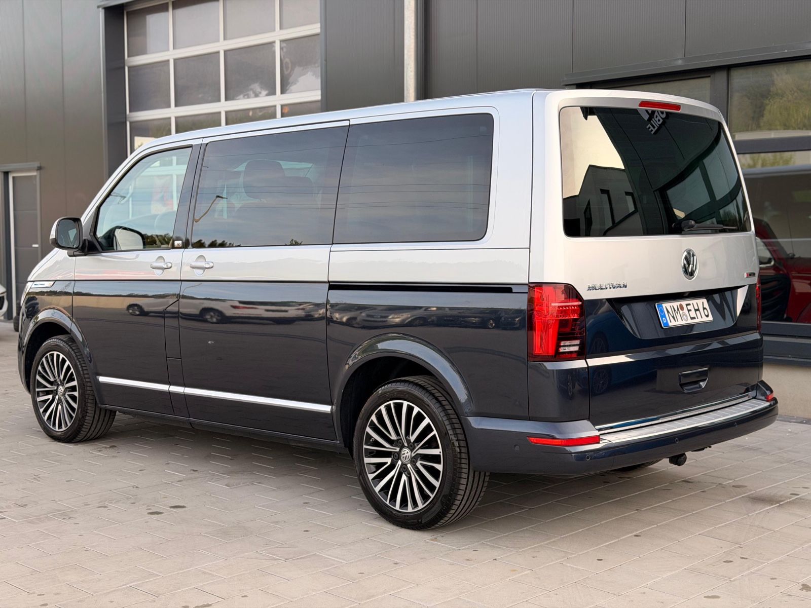 Volkswagen T6.1 Multivan Generation Six Virtual AHK Standh foto 3