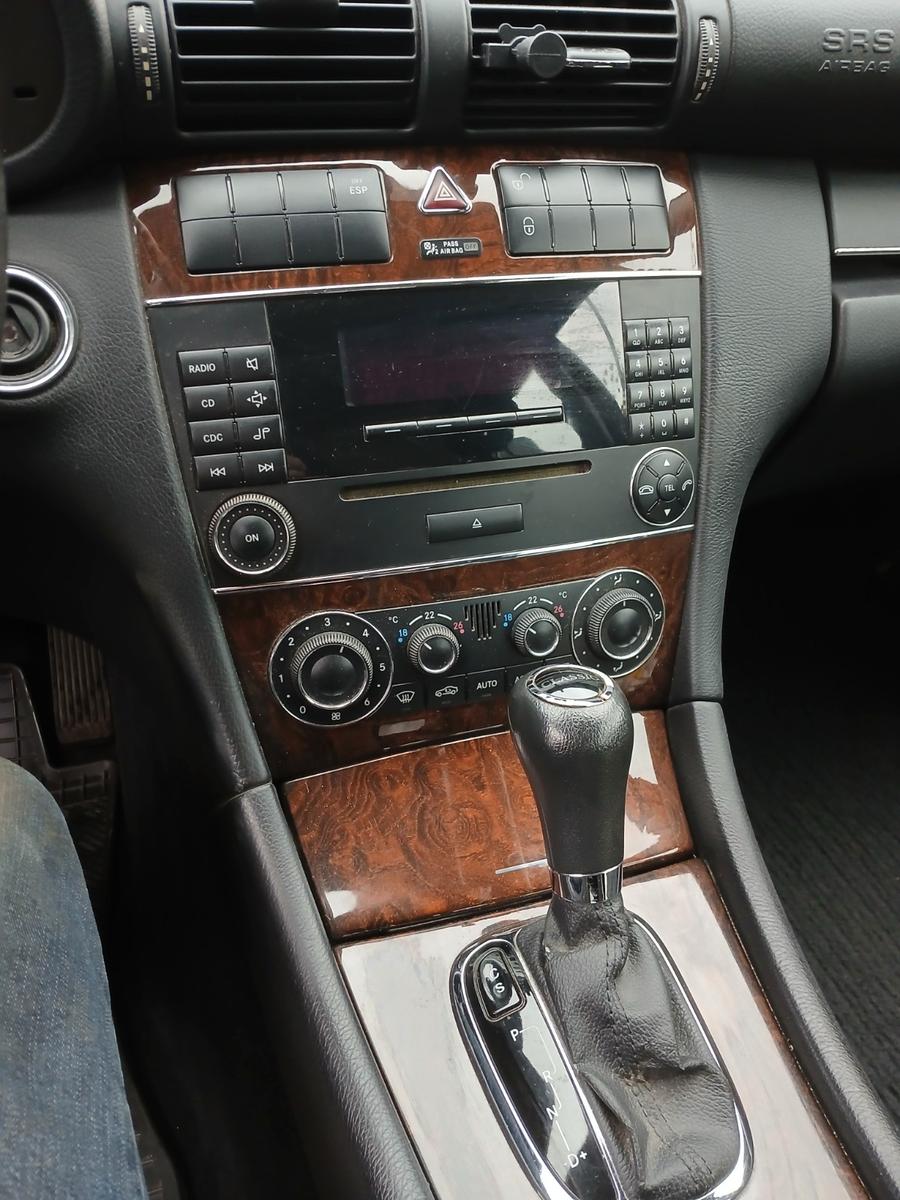 Mercedes-Benz C220 2005 — photo 7