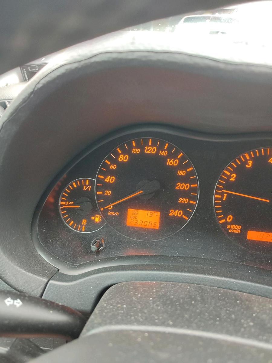 Toyota Avensis 2004 — photo 13