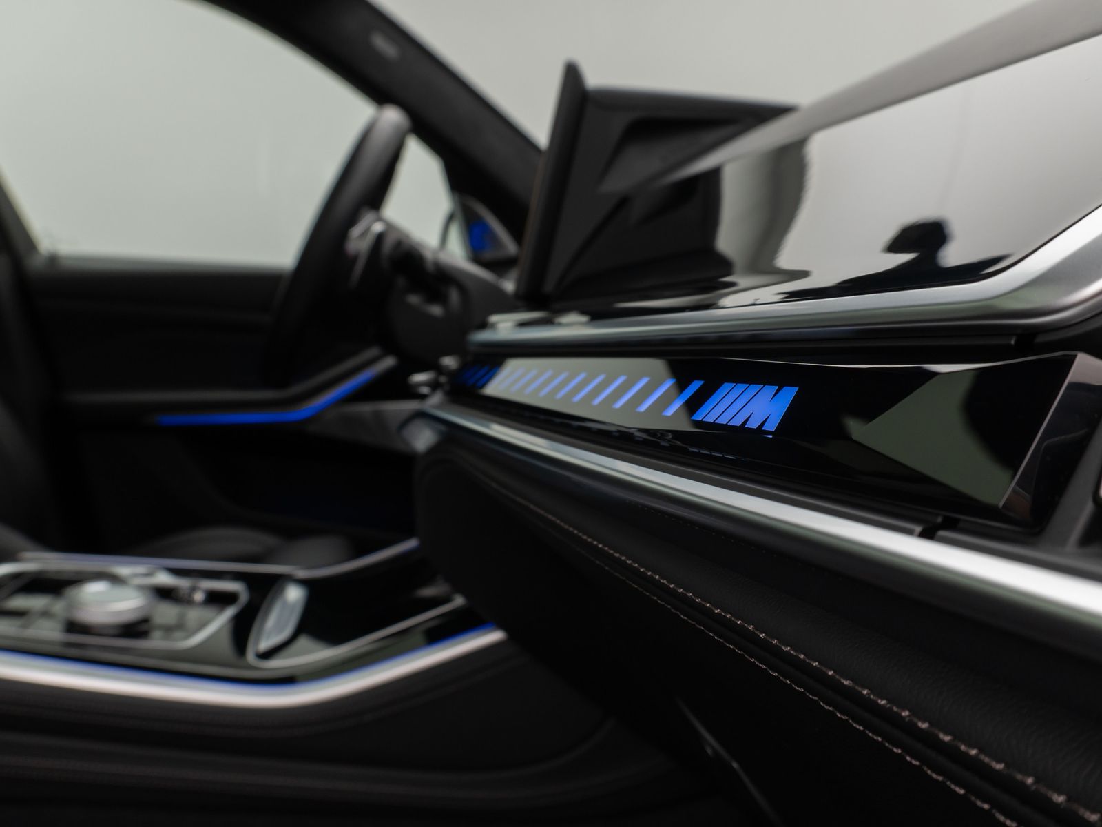 Fahrzeugabbildung BMW X5 M60i Panorama 360° B&W SoftCL Massage 22Zoll