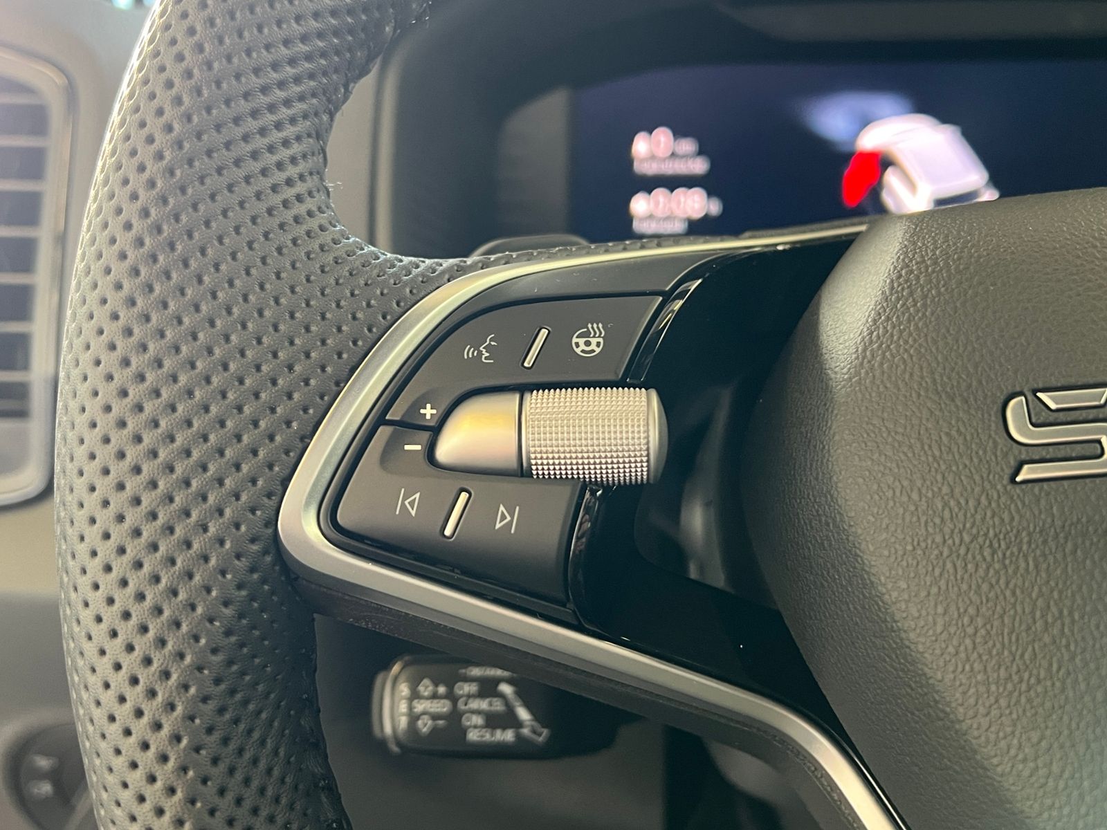 Fahrzeugabbildung SKODA Karoq Sportline 2.0 TSI DSG 4x4 *AHK,CANTON-Soun