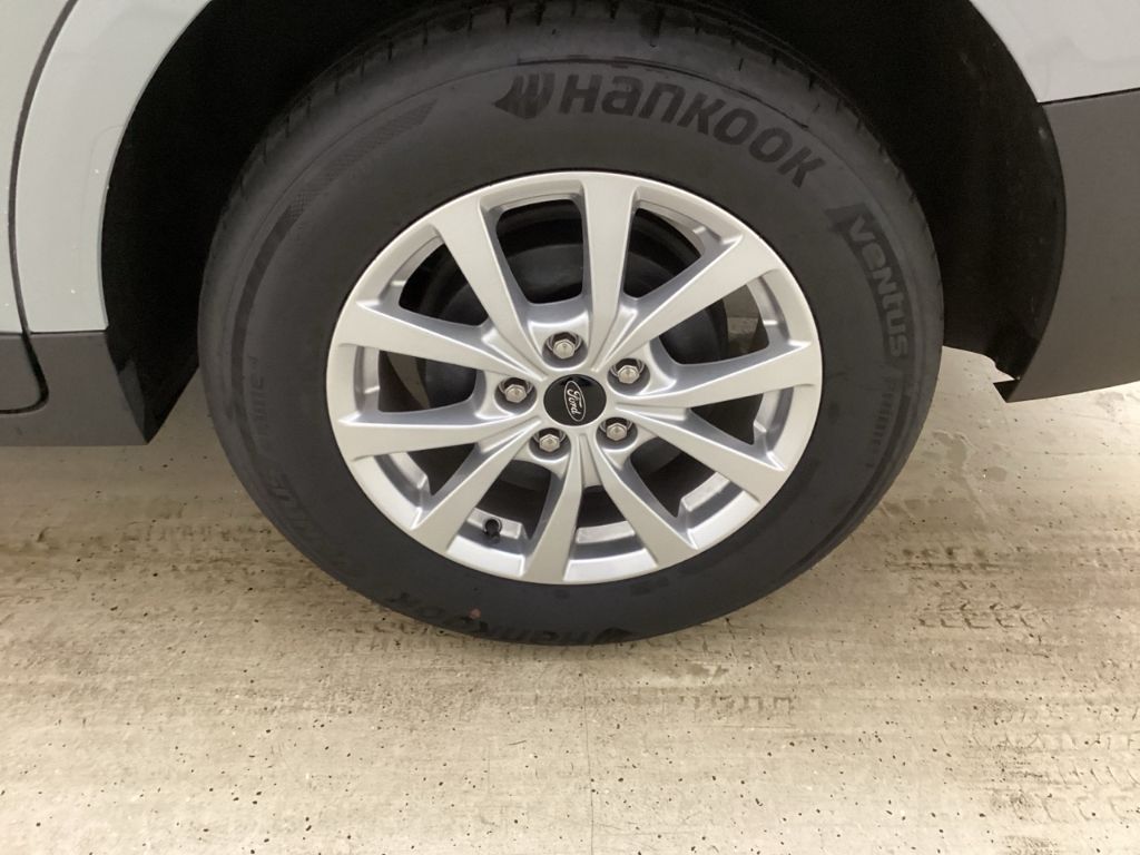 Fahrzeugabbildung Ford Puma Titanium, Winterpaket, Fahrerassistenzpaket