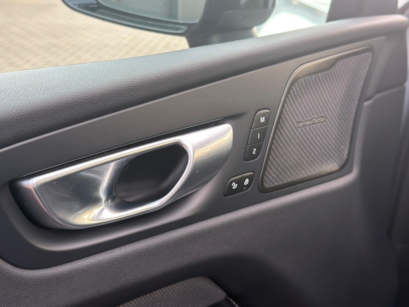 Fahrzeugabbildung Volvo XC60 B4D AWD Plus Dark*STDHZG*360°ACC