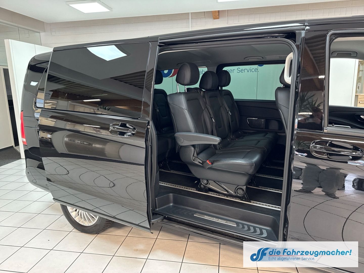 Fahrzeugabbildung Mercedes-Benz V 300 d EDITION extralang Sportpaket AHK-abnehmb