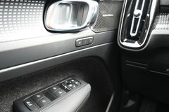 Fahrzeugabbildung Volvo XC40 B4 DKG Ultimate Dark*STDHZG*360°*ACC