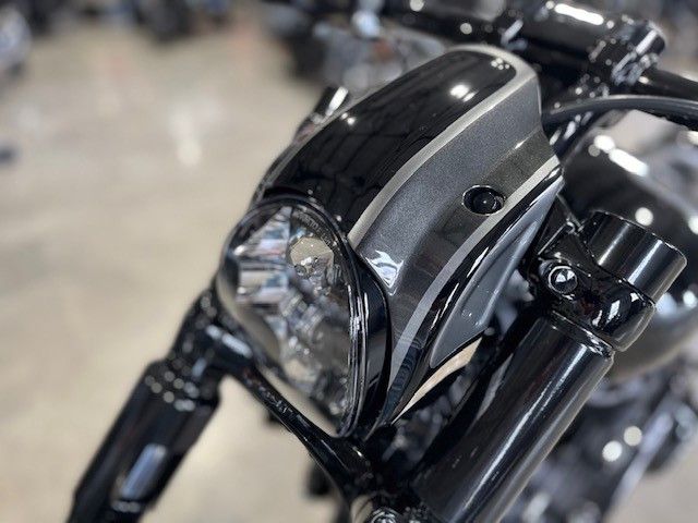 Fahrzeugabbildung Harley-Davidson FXBR Breakout Umbau Jekill Airride 260er Custom