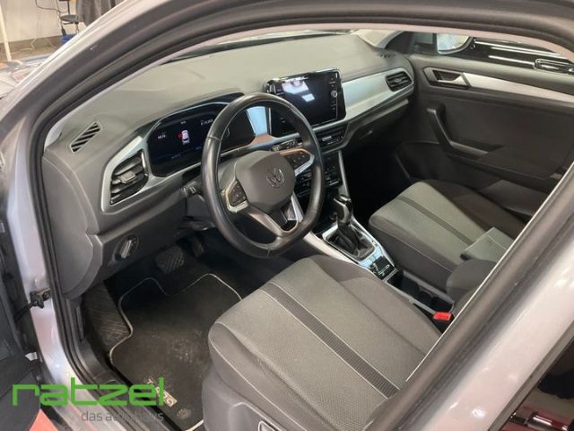 Fahrzeugabbildung Volkswagen T-Roc 1.5 TSI DSG Life LED ACC App Connect Digit
