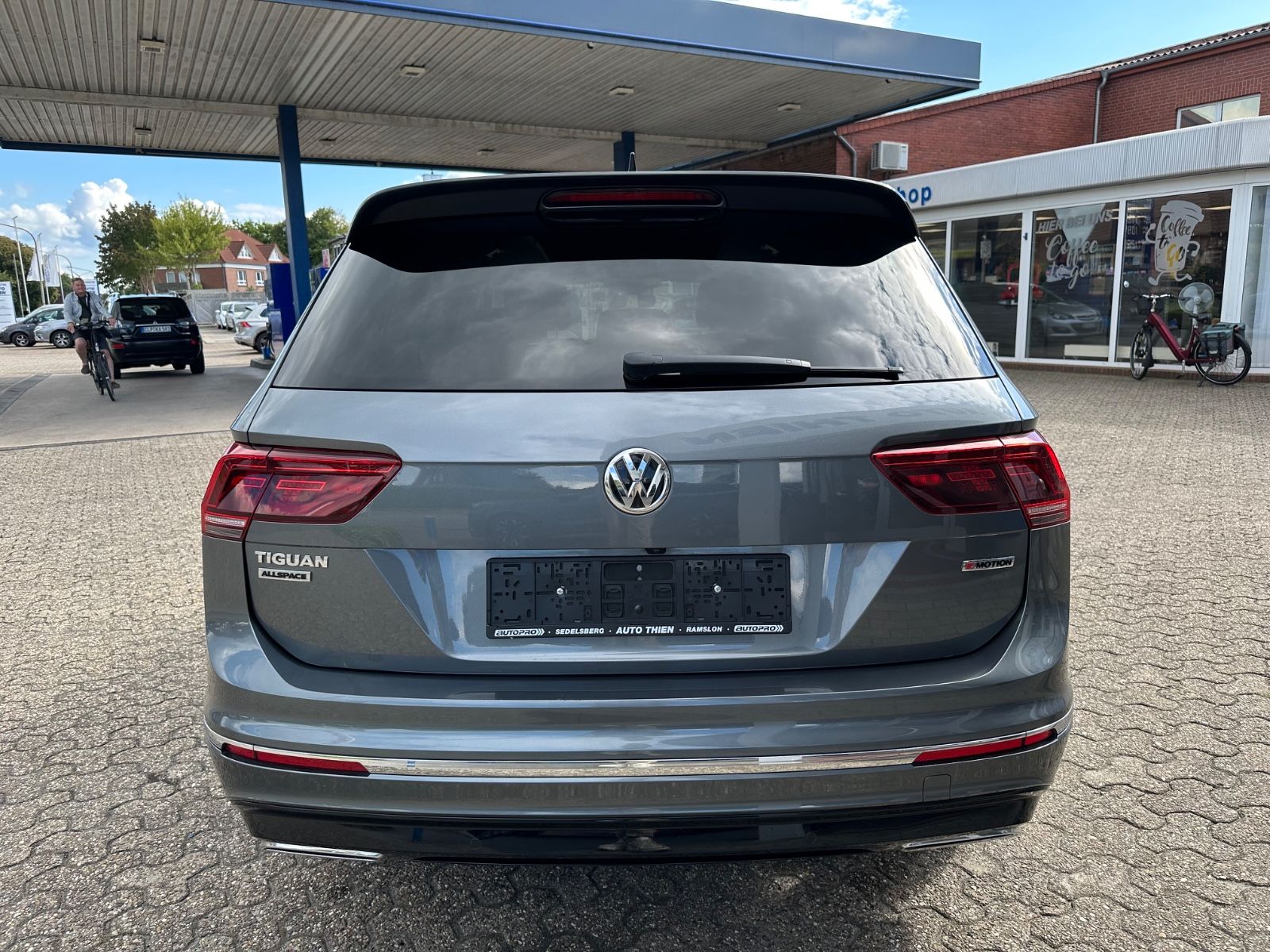 Fahrzeugabbildung Volkswagen Tiguan Allspace 2.0 TDI 4M R-Line AHK/Pano/LED