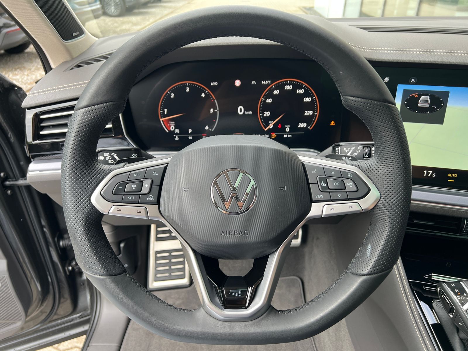 Fahrzeugabbildung Volkswagen Touareg R-Line 3.0 TDI 4MOTION *AHK, BlackStyle,