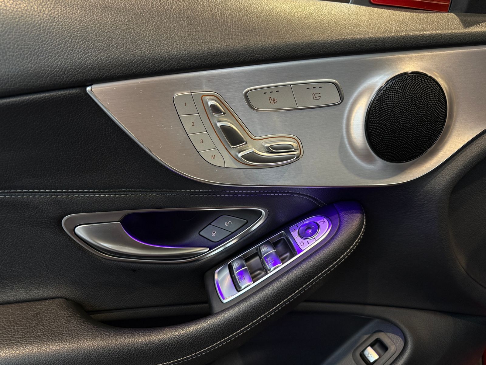 Fahrzeugabbildung Mercedes-Benz C 300 Cabrio AMG Line HUD LED RFK 18"