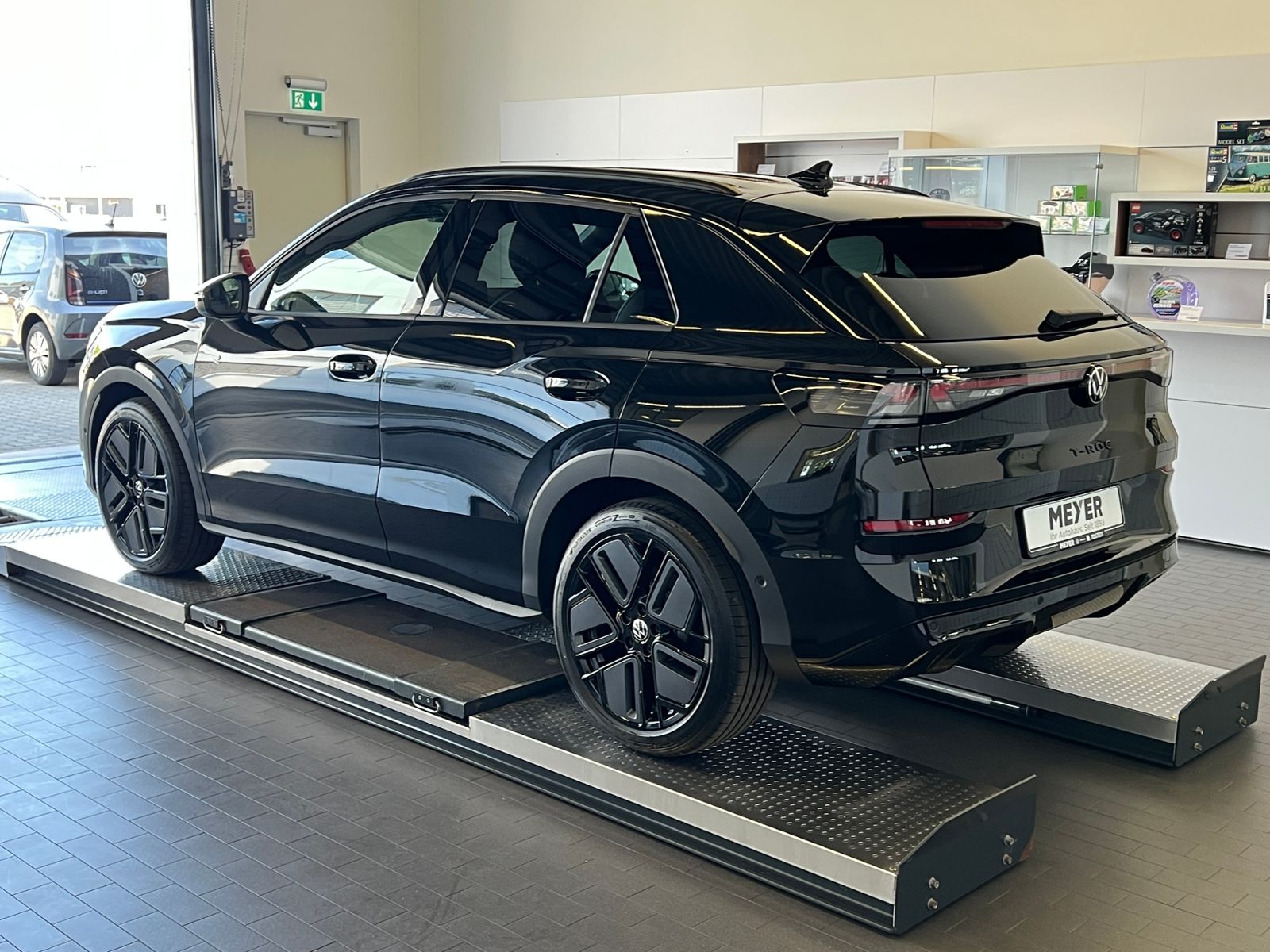 Fahrzeugabbildung Volkswagen T-Roc R-Line 1.5 eTSI DSG *BlackStyle,IQ-Light,N