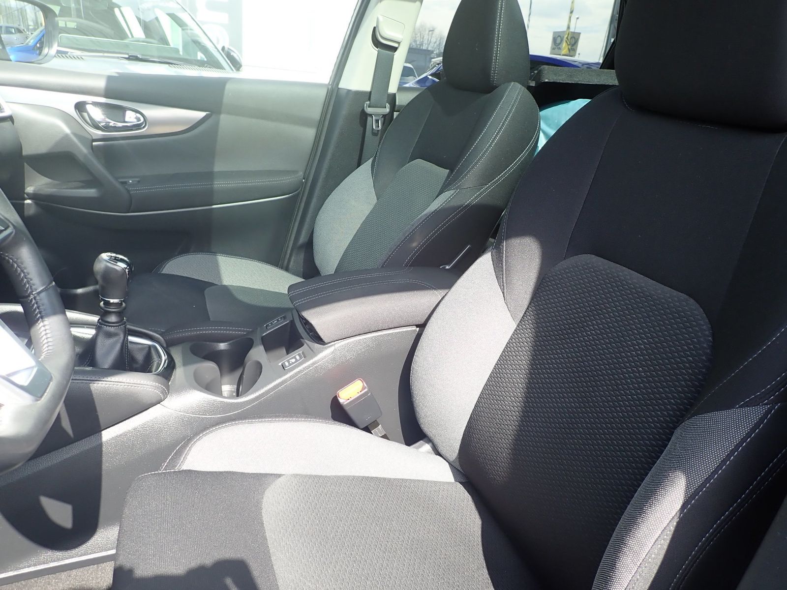 Fahrzeugabbildung Nissan Qashqai N-Connecta 1.6 DIG-T