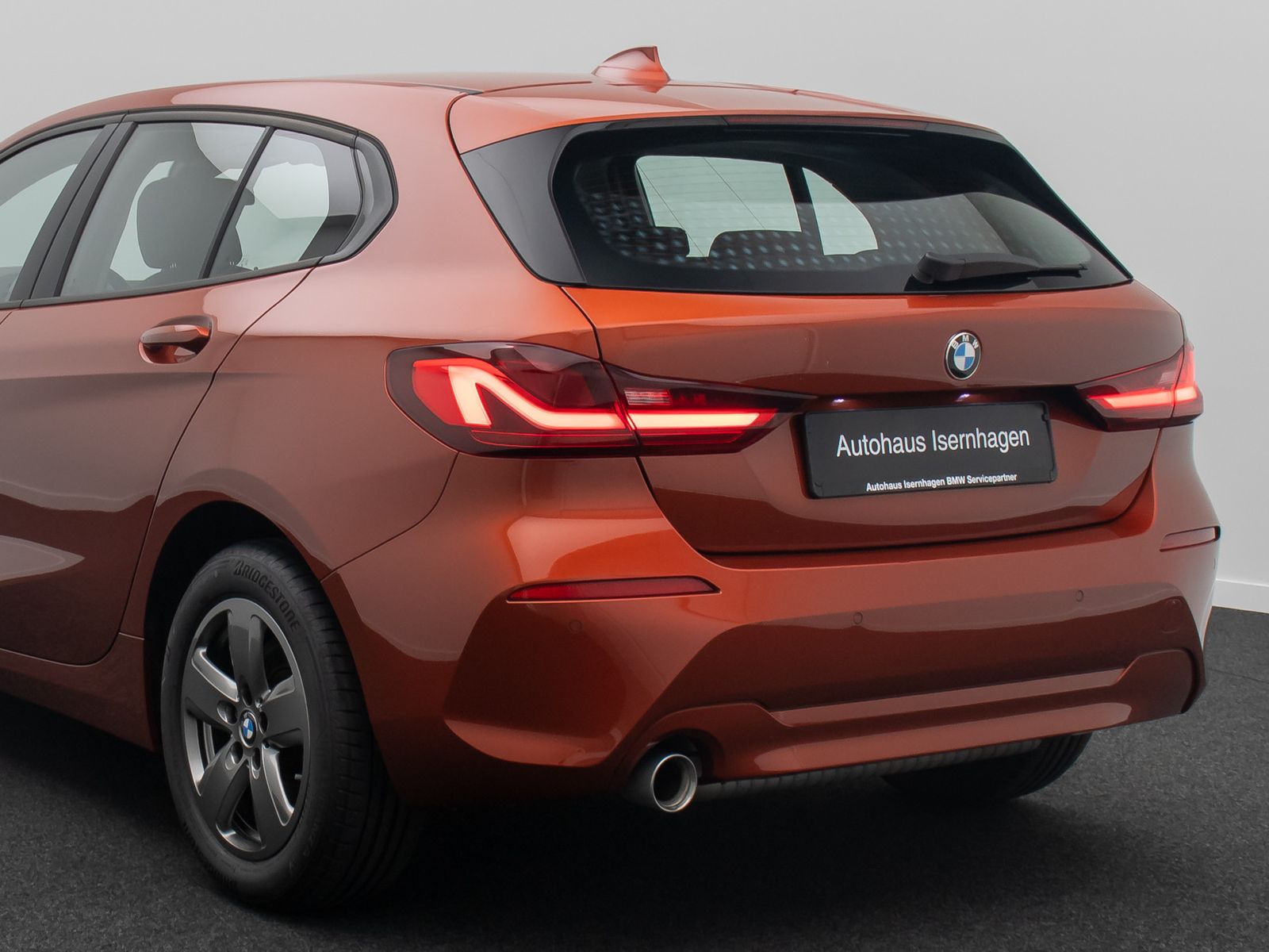 Fahrzeugabbildung BMW 118i GeschwindigReg HUD DAB Alarm HiFi CockpitPr