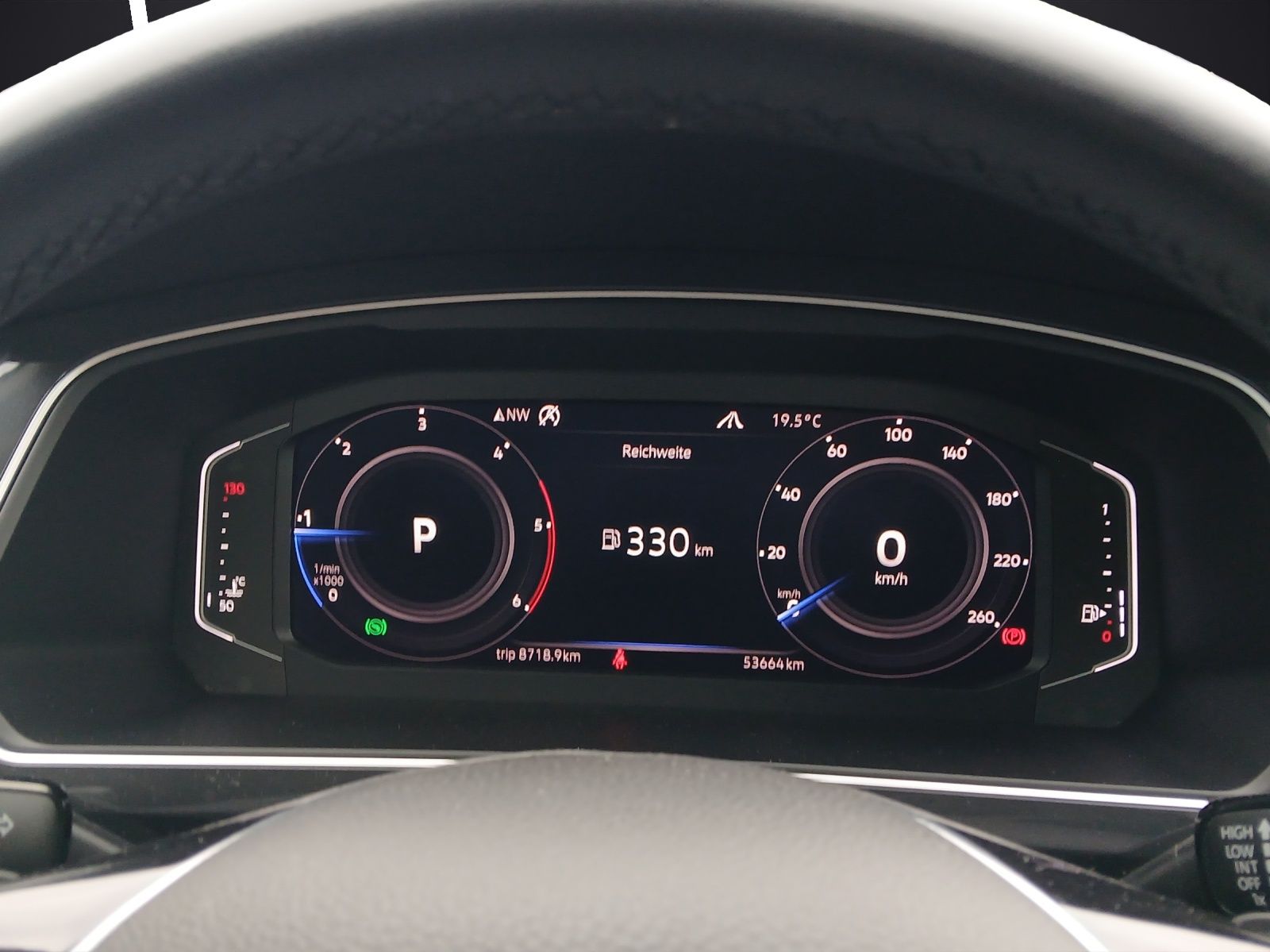 Fahrzeugabbildung Volkswagen Tiguan TDI Highline DSG 4M R-Line LED AHK Navi A