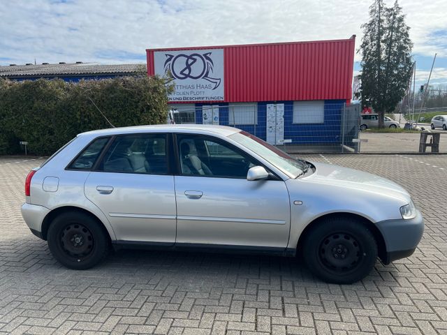 Fahrzeugabbildung Audi A3 1.6 Auto Ambition