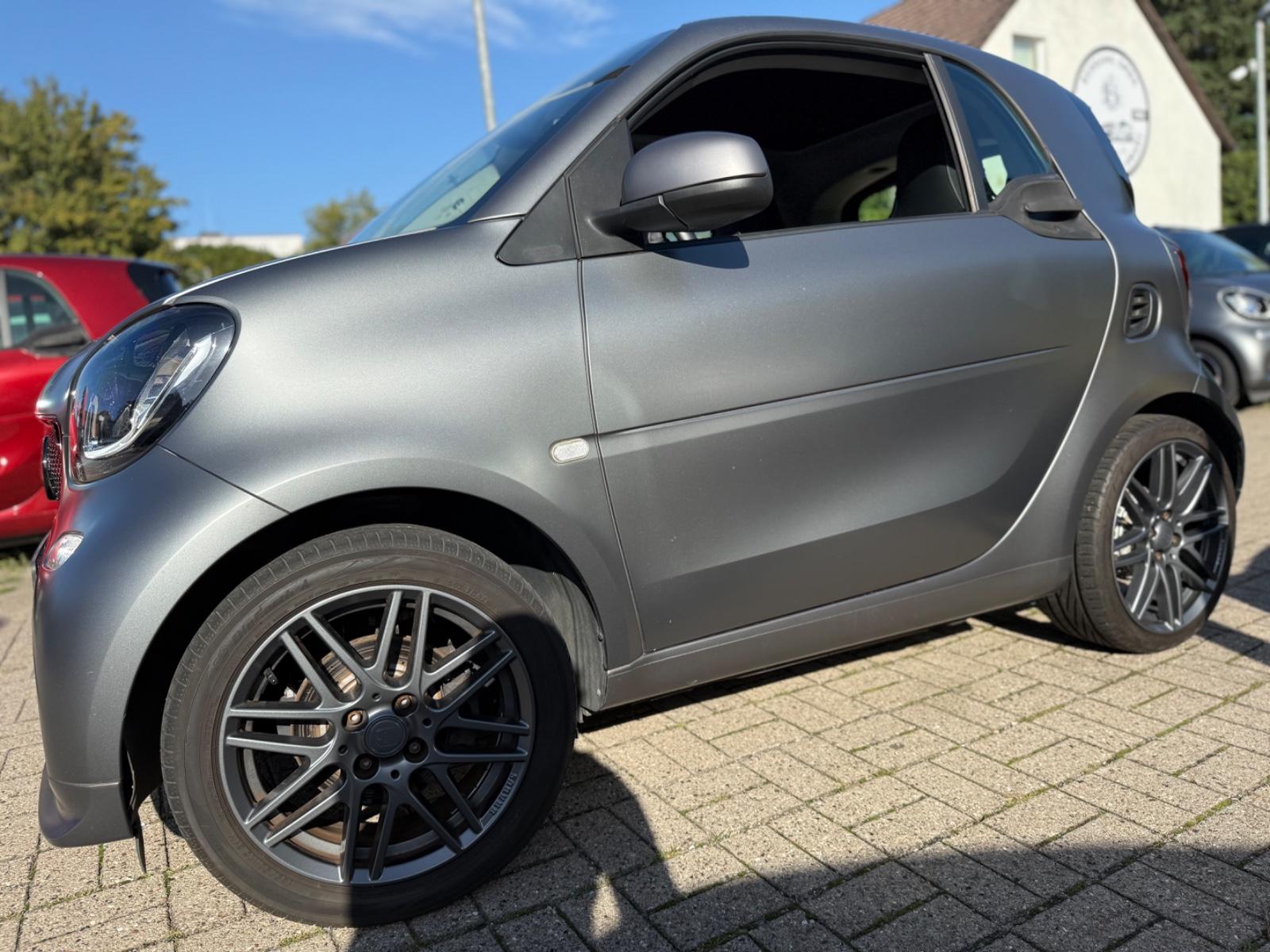 Smart ForTwo BRABUS*JBL*PANORAMA*KAMERA*NAVI*AMBIENTE*