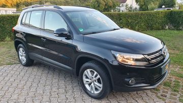 Volkswagen Tiguan - 1
