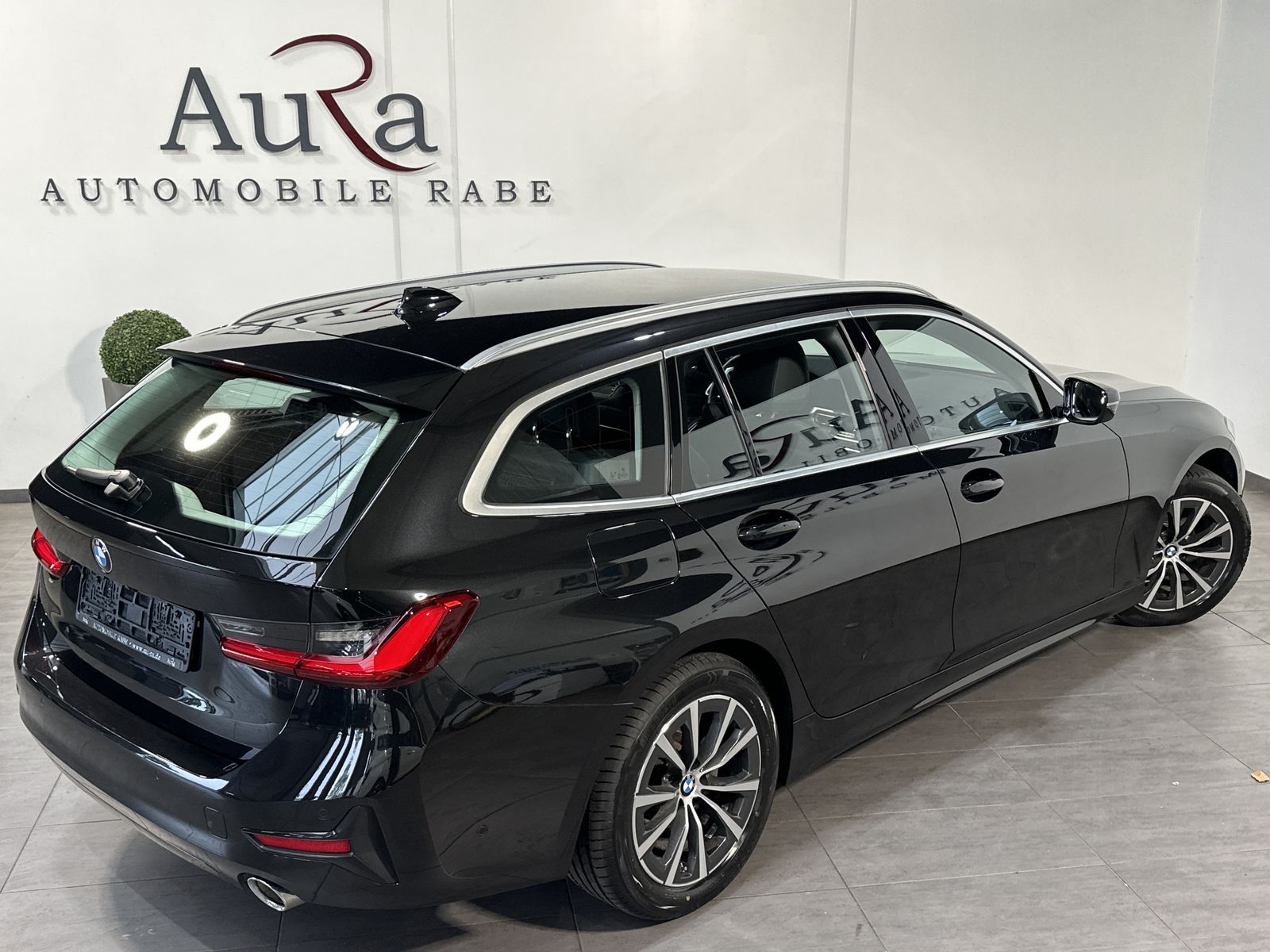 Fahrzeugabbildung BMW 320d Touring Sport-Line NAV+LASER+KAMERA+HUD+SHZ