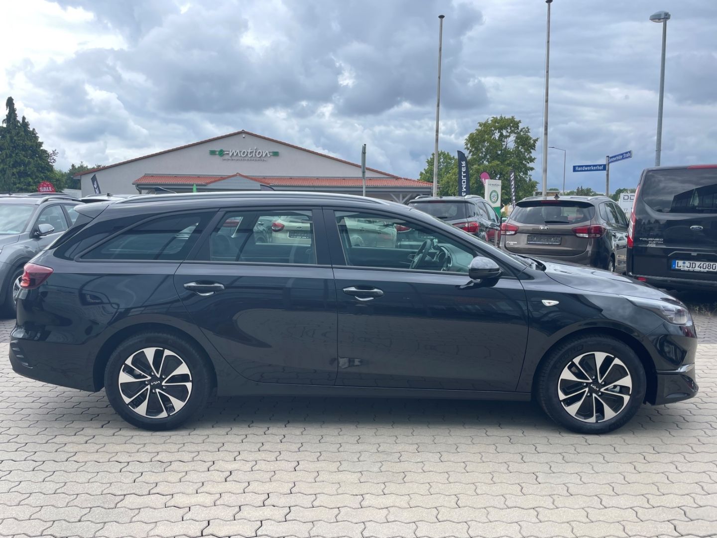 Fahrzeugabbildung Kia Ceed_sw Kamera Verkehrszeichenerk SpurhalteAss