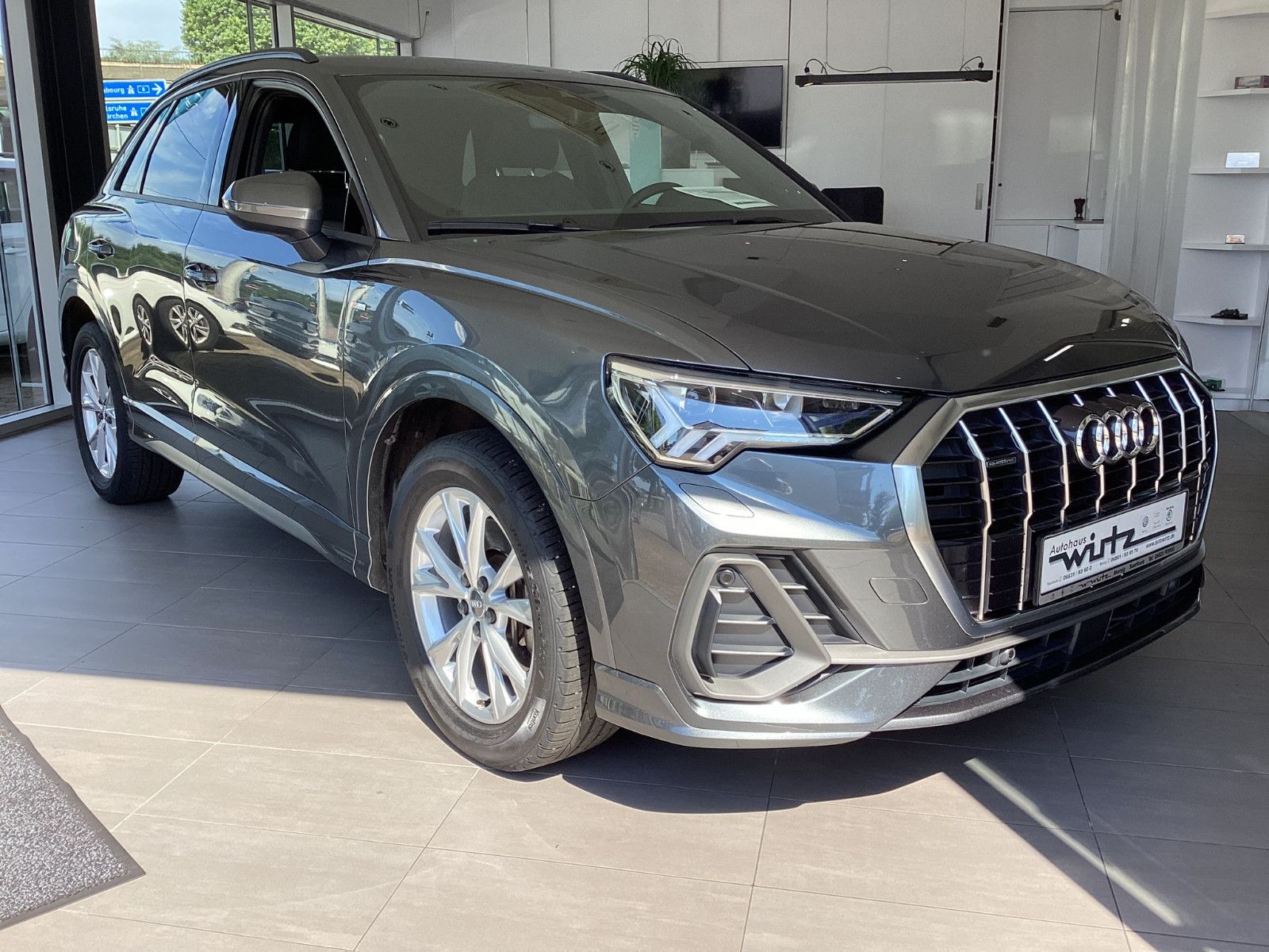 Fahrzeugabbildung Audi Q3 40 TFSI quattro S line Navi LED ACC