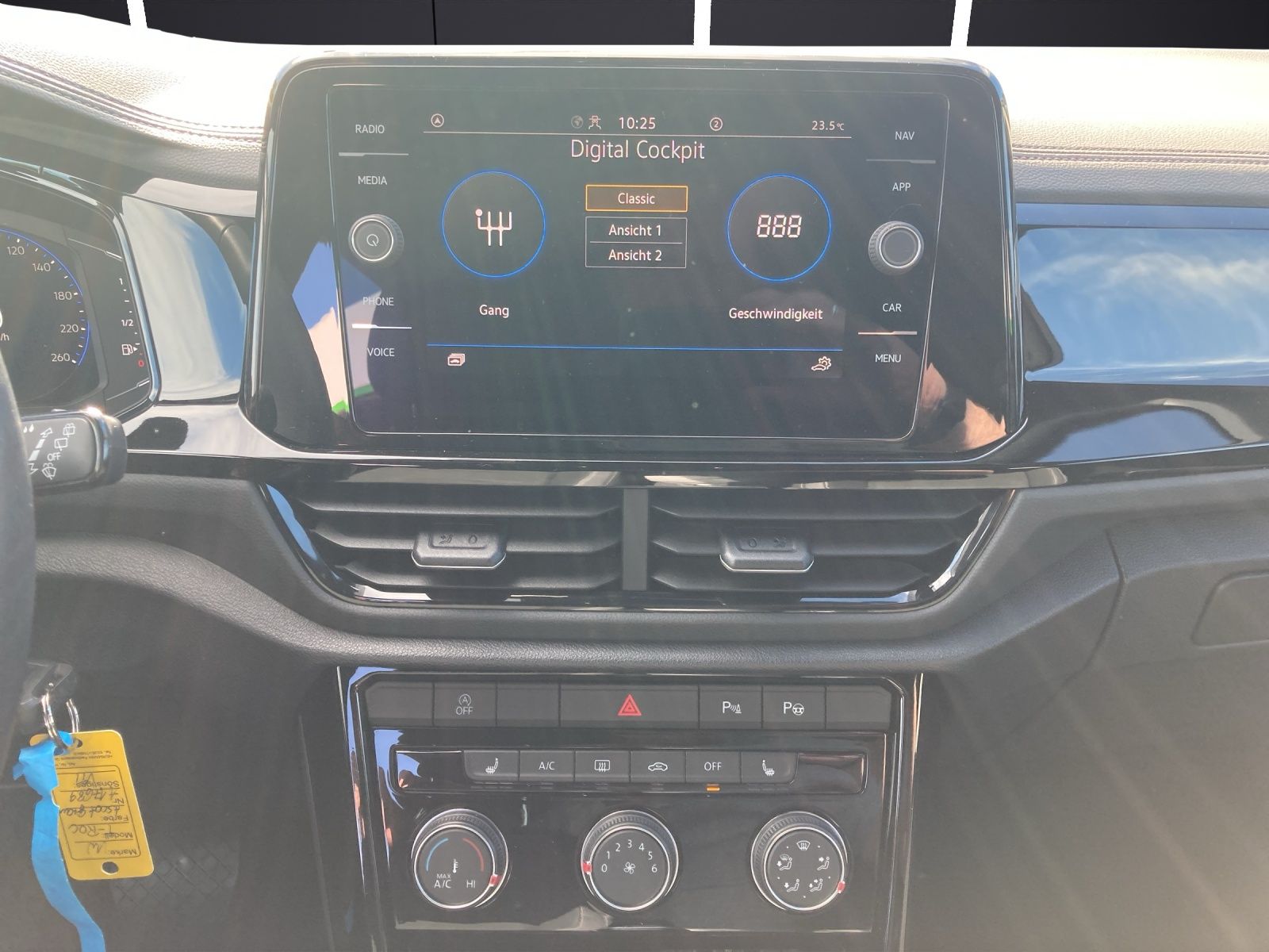 Fahrzeugabbildung Volkswagen T-Roc TSI Style DSG LED AID ACC Park-Assist SH L