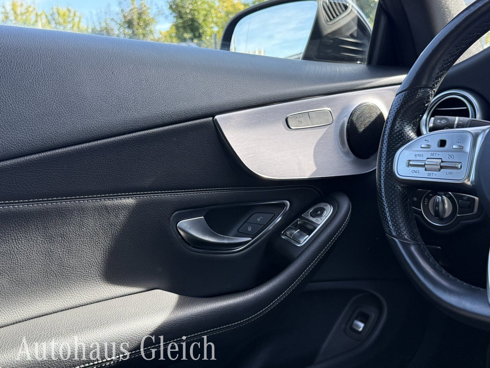 Fahrzeugabbildung Mercedes-Benz C 180 Coupe AMG-Line Interieur/Navi/LED
