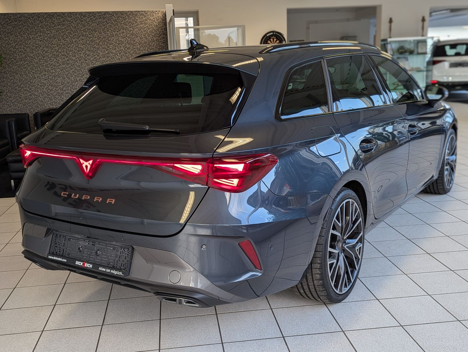 CUPRA Leon 1.5 eTSI Sennh Matrix Pano Edge/Dynamic AHK - Image 7