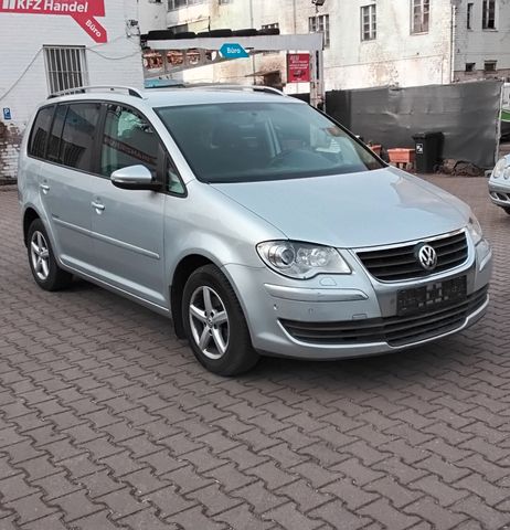 Volkswagen Touran Freestyle.   Automatikgetriebe